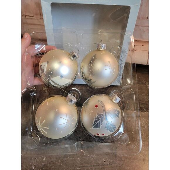 Target 2006 white ball mistletoe snowflake glass ornament set Xmas - Picture 1 of 5